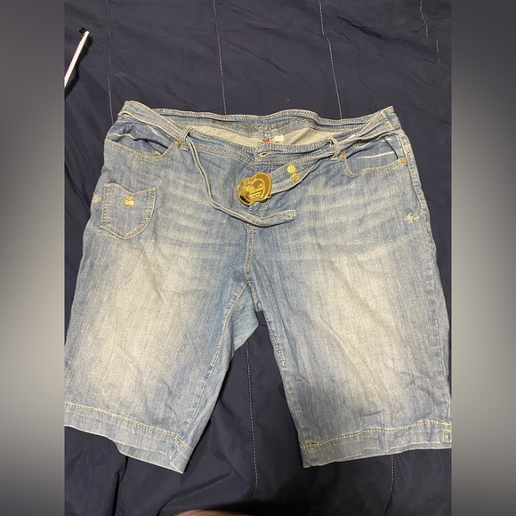 Plus Size Bermuda shorts size 24 Apple Bottoms - Picture 1 of 2